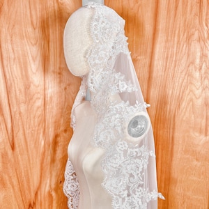 Mantilla Veil Lace, Ivory Mantilla Veil, Mantilla Chapel Veil, Cathedral Lace Veil Mantilla, Mantilla Veil Fingertip Length for Bride