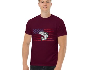 Amerika vlag shirt, bas vis shirt, vissers shirt, patriottisch shirt, Amerikaanse vlag shirt, USA shirt, Amerika eerste mannen klassieke tee