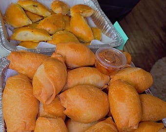 rollitos de pescado, rollitos de huevo, buñuelos, empanadas de carne