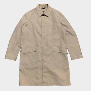 Grauer Trenchcoat