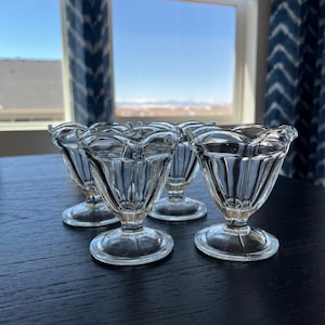 Vintage Anchor Hocking Ice Cream Sherbet Glasses Retro Dessert Dishes - set of 4