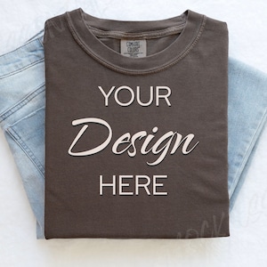 Espresso Comfort Kleuren C1717 Mockup Flat Lay, Bruin T-shirt Mock-up, Gevouwen Shirt Mock, Eenvoudige Comfort Kleuren Mocks, Gevouwen Flatlay Mockup