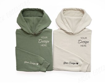 Manica Mockup Gildan Sabbia e Verde Militare 18500 Coppia Mockup Mr Mrs Wedding Mockup Gildan Felpa con Cappuccio 18500 Maglione Piegato Mock up
