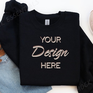 Gildan 18000 mockup, plat lag zwart mockup 18000, herfst sweatshirt mockup, zwart Gildan mock herfst, gevouwen flatlay ronde hals 180 mockup 18000