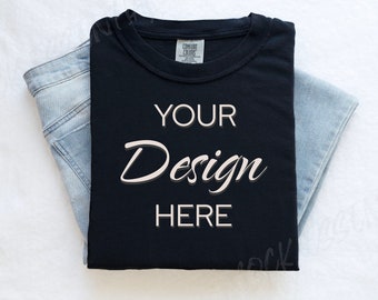 Zwarte Comfort Kleuren C1717 Mockup Flat Lay, Zwarte T-shirt Mock-up, Gevouwen Shirt Mock, Eenvoudige Comfort Kleuren Mocks, Gevouwen Flatlay Mockup