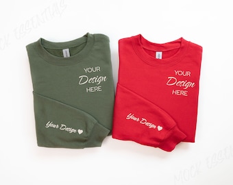 Maqueta de manga Gildan rojo y verde militar 18000 Maqueta de pareja navideña Mr Mrs Matching Mockup Sudadera Gildan 18000 Sudadera doblada