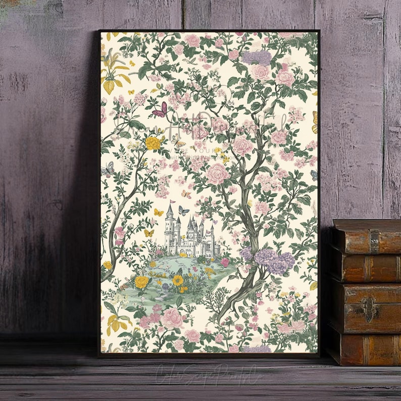 Pode incluir: Uma impress&atilde;o floral emoldurada com uma cena de castelo caprichosa. A obra de arte apresenta um fundo creme adornado com flores rosa, amarelas e roxas, borboletas e um castelo. A impress&atilde;o &eacute; emoldurada em preto e repousa sobre uma superf&iacute;cie de madeira.