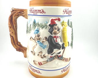 Vintage 1986 Hamm’s Beer Winter Mug Stein Pabst Brewing Co CMC Japan Limited Edition Hamm’s Bear Skiing Collectible Hamms Ski Bear Gift