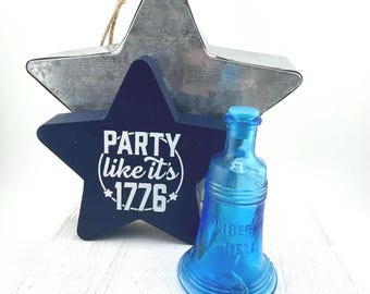 Vintage Blue Glass Liberty Bell Salt or Pepper Shaker Bicentennial Kitchenware Patriotic Glass Bell Shaped Shaker Rustic Farmhouse Décor