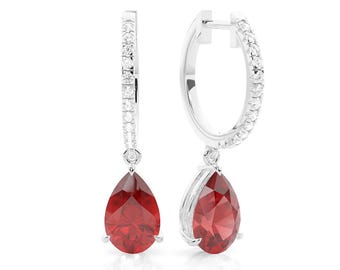 Örhängen med röda granatpäron: Örhängen i sterlingsilver med zirkon