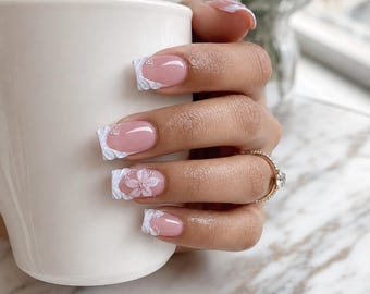 White French Press On Nails, 3D Flower Short Square Fake Nails, Pink Chrome Glue On Nails, Cute Bridal Party Nail Set