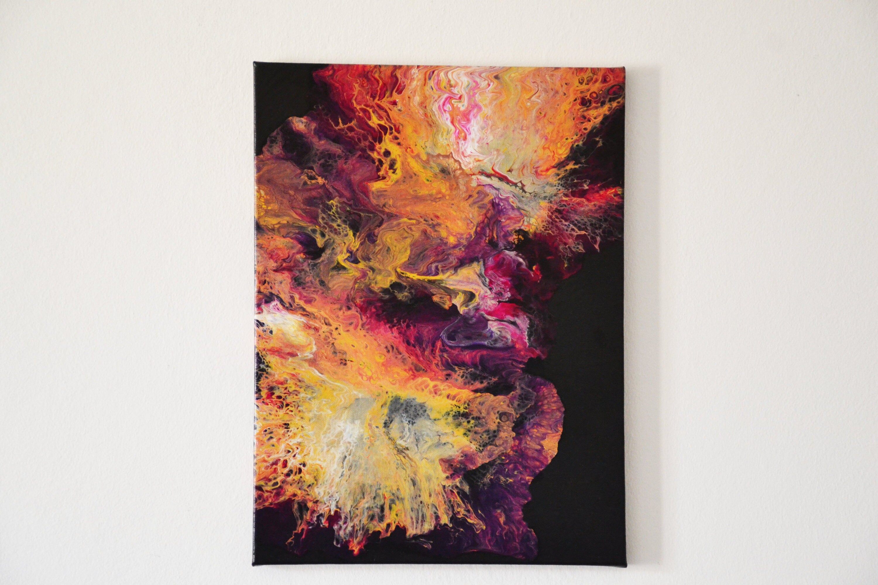 Modern abstract painting in acrylic, hand painted and varnished, Pouring Technique -  size 30 x 40 cm - Volcano - Canvas in 100% cotton