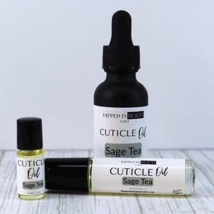 Óleo de Cutículas com Chá de Sálvia | Tratamento Nutritivo para Unhas e Cutículas | Rolo Artesanal | Chá Cítrico Rosa Jasmim Amadeirado | Mergulhado em Beleza