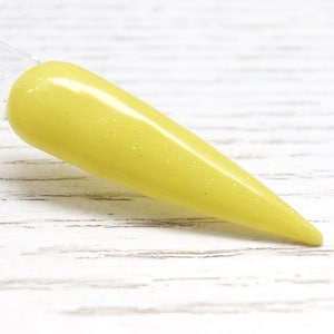 Daisy Delight - pastel yellow shimmer dip powder for spring nails, colored acrylic powder