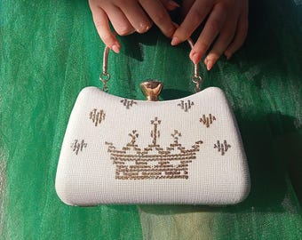 Bolso de ante con bordado de corona dorada: clutch retro hecho a mano