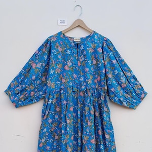 Blommigt blockmönster i bomull: Lätt sommartyg