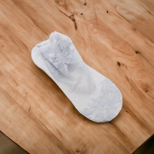 Calcetines invisibles de encaje finos para mujer, calcetines de barco de encaje, calcetines transparentes poco profundos antideslizantes huecos para mujer imagen 8