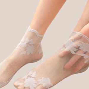 Chaussettes invisibles en dentelle pour dames, fines, chaussettes bateau en dentelle, chaussettes creuses antidérapantes transparentes peu profondes pour femmes image 1