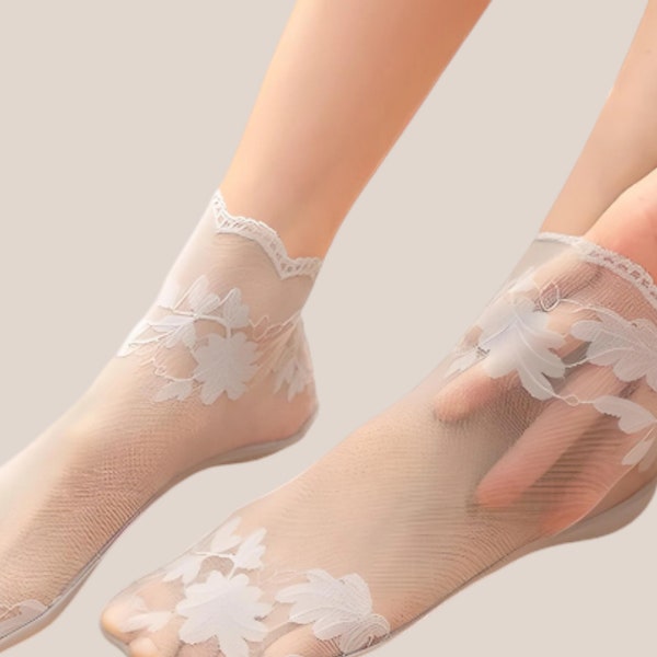 Chaussettes invisibles en dentelle pour dames, fines, chaussettes bateau en dentelle, chaussettes creuses antidérapantes transparentes peu profondes pour femmes