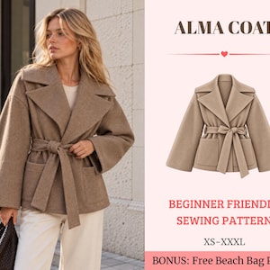 Puede incluir: Un abrigo beige con solapas anchas, mangas largas y un cinturón de lazo. El texto dice ALMA COAT, BEGINNER FRIENDLY SEWING PATTERN, XS-XXXL y BONUS: Free Beach Bag Pattern. El abrigo cuenta con dos bolsillos delanteros y un cuello estructurado.