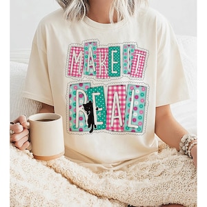 Make It Real T-shirt, retro lapptäcke med bokstäver, motiverande kattgrafik-t-shirt, Bella Canvas 3001, inspirerande citat-topp, rolig t-shirt