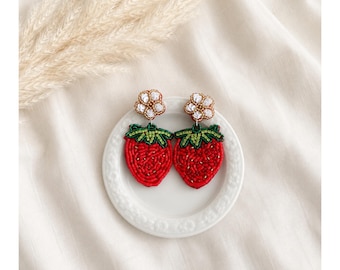 Erdbeer Ohrringe, Strawberry Earrings, Beaded Earrings, Frucht Ohrringe, Sommer Schmuck, Statement Ohrringe, Blumen Ohrringe