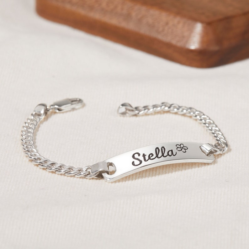 Id-armband voor vrouwen gepersonaliseerde armband met gegraveerde tekst aan twee zijden aangepaste naamarmband goud, zilver, roségouden naamarmband afbeelding 1