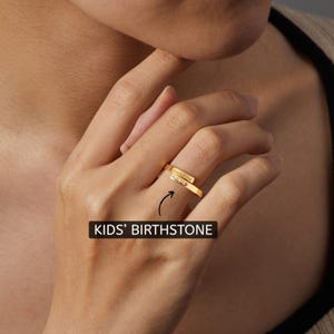 Personalisierter Geburtssteinring für Mama oder Oma - personalisierter Namensring mit Geburtssteinen von Kindern, Familienring mit eingraviertem Namen, Geschenk zum Muttertag