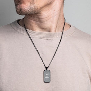 Collar grabado para hombre: colgante de placa de identificación negra, collar personalizado para él, esposo, papá, novio, joyería con nombre personalizado, regalo para él