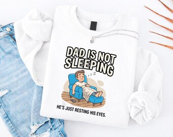Papá no está durmiendo, solo está descansando la vista PNG: Frase divertida de papá Humor paternal png Dicho de papá perezoso (Descarga digital)