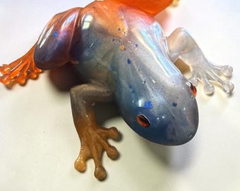 Handmade Rainbow Resin Frog Figurine – Whimsical Desk Decor, Collectible Art