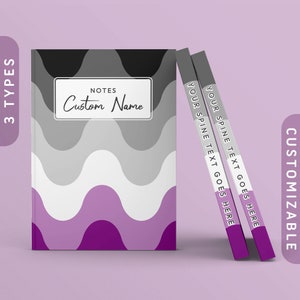 Puede incluir: Un cuaderno gris, blanco y morado con un patrón ondulado. La encuadernación del cuaderno es personalizable con texto. La portada tiene el texto "NOTES Custom Name".