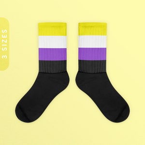 Czarne skarpetki dla osób niebinarnych | Prezent dla LGBTQ+ Pride | Wyrazisty kolorowy nadruk sublimacyjny M-XL