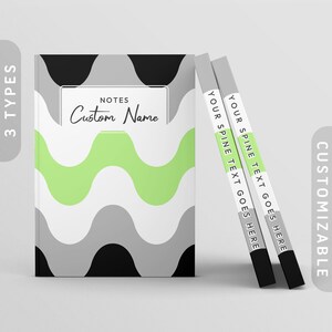 Puede incluir: Una pila de tres cuadernos con un diseño abstracto ondulado en negro, blanco y verde. La columna vertebral de cada cuaderno tiene el texto "YOUR SPINE TEXT GOES HERE". La portada del cuaderno tiene el texto "NOTES Custom Name".