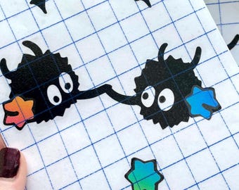 Falling Soot Sprite Glitzernder Vinyl-Aufkleber: Chihiros Reise ins Zauberland