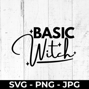 以下が含まれることがあります： 太字のサンセリフ体とエレガントな筆記体を組み合わせた「BASIC Witch」というテキストと、4つの小さな四芒星のシンボルをあしらった黒いグラフィックデザイン。SVG、PNG、JPGのデジタルファイル形式で提供されています。