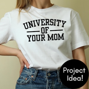 Arquivo de corte SVG da Universidade da Sua Mãe, Piada engraçada de mãe PNG JPG para impressão, Sublimação de silhueta Cricut, Presente de humor, Design de placa de parede