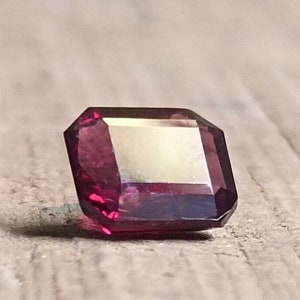 Red SPINEL from Burma - Pigeon red  Spinel - Octagon Shape spinel  mined natural polished crystal 7x6x4MM 1.50Ct