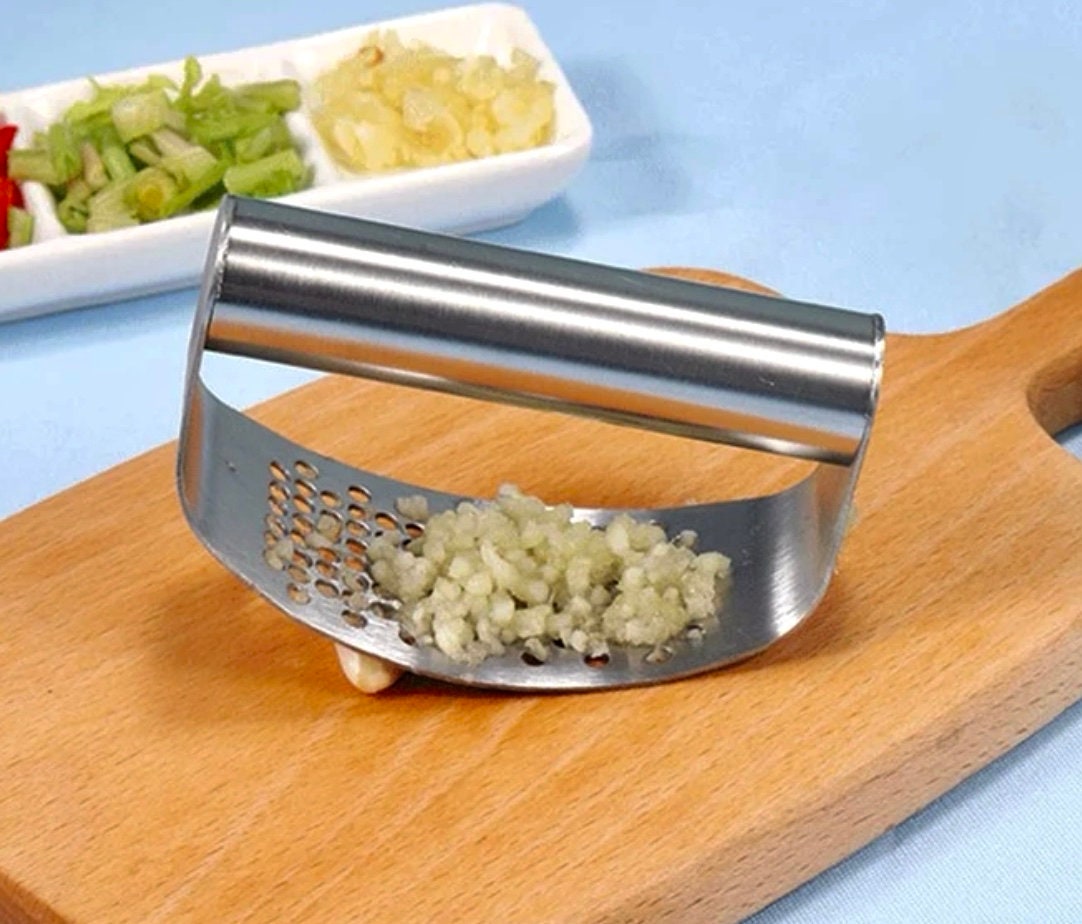 Garlic Press, 2 in 1 Mince & Slice, Ergonomic Design, Professional Ginger  Crusher with Good Grip, Easy to Clean and Squeeze(Green)