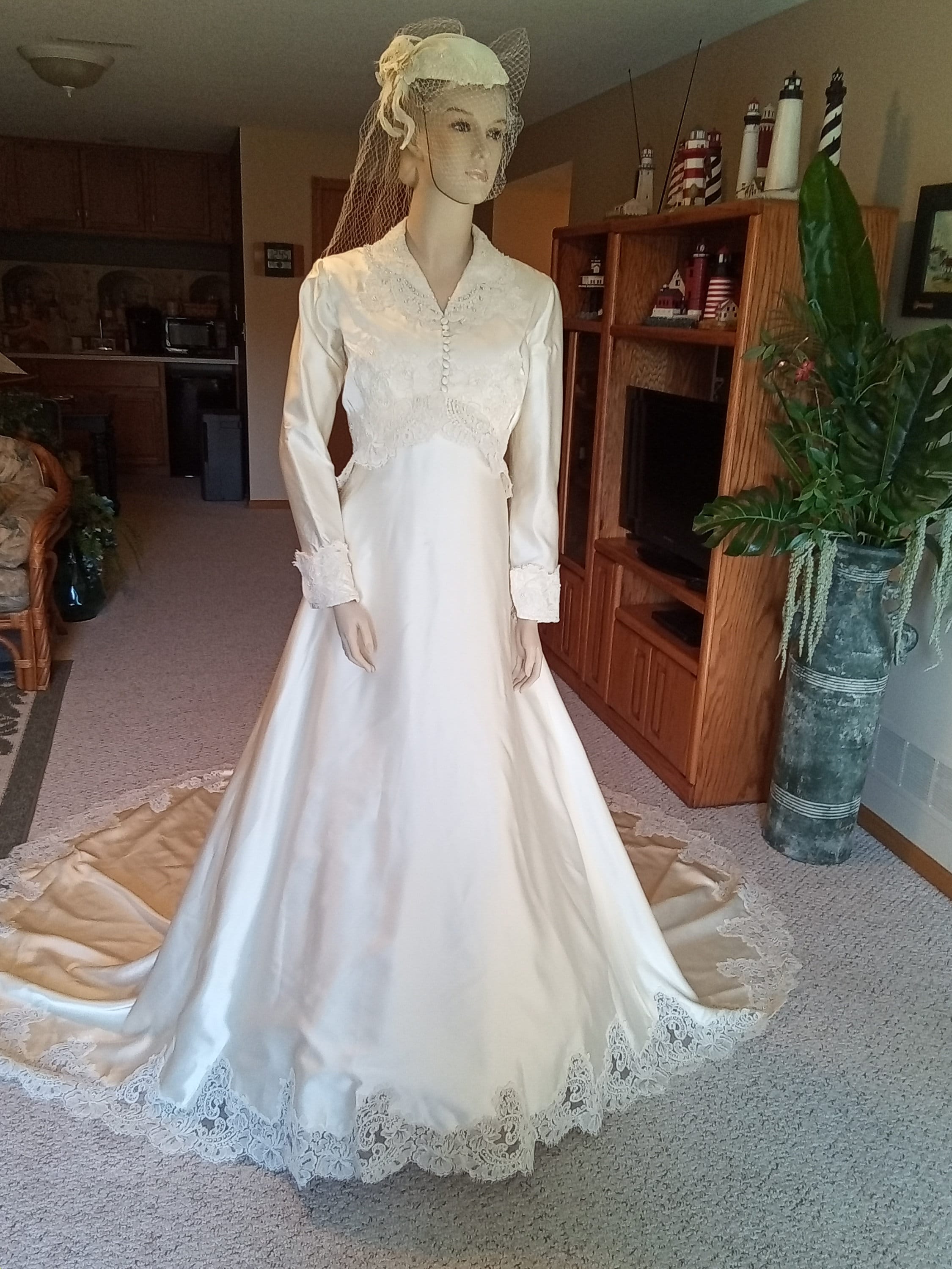 スーツ・フォーマル・ドレス 1970's ivory wedding dress Euro 1970's Ivory Wedding Dress With Bolero Jacket and Head Peace