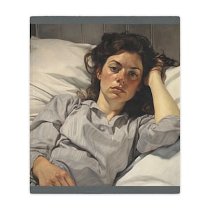 Minky deken, nieuwsgierige vrouw in bed, op Lucian Freud geïnspireerd interieur, gezellige plaid, uniek cadeau voor kunstliefhebbers, zacht pluche beddengoed,