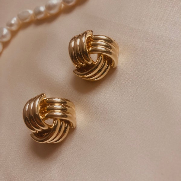 Vintage earrings knot noble gold knot old money