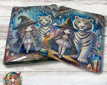 Fundas transparentes para Kindle Paperwhite de White Tiger Witch (juego de 2), decoración brillante para fundas de Kindle, lindas fundas para Kindle, regalo para amantes de los libros, brujas lindas
