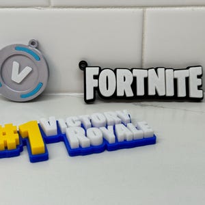 Set of 3 Victory Royale Keychains for Gamers / Battle royale V-Buck Keyring Set / A must-have gamer accessories