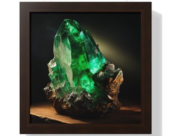 Può includere: Un grande cristallo di smeraldo verde con un esterno ruvido grigio scuro. Il cristallo è illuminato da un faretto, evidenziando le sue sfaccettature e la sua traslucenza.