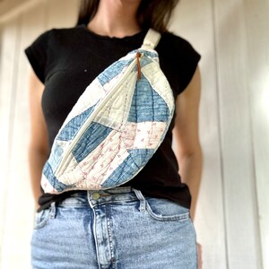 Large Antique Quilt Purse, Quilt Fanny Pack, Crossbody Purse, Belt Bag, Shoulder Bag, Bum Bag, Sling Purse, Belly Bag, Moon Bag