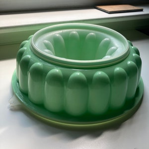 Tupperware Jade Green Three Piece Set Ring Mold
