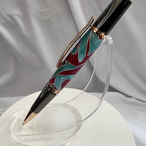 Bellissima penna a inchiostro nero con spirale turchese e rossa, canna di fucile. Custodia rigida in velluto nero, astuccio morbido in velluto, ricarica di ricambio.