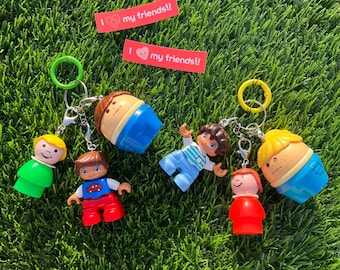 PAQUETES DE AMISTAD / 2 dijes para bolsas de chucherías con temática de niños vintage / Uno para ti y otro para tu mejor amiga