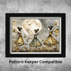 Peut inclure: Tableau encadré représentant trois fées dans des robes à motifs et des ailes, devant une pleine lune. L'image encadrée en noir comprend le texte "Pattern Keeper Compatible". Idéal pour la décoration d'une chambre d'enfant.